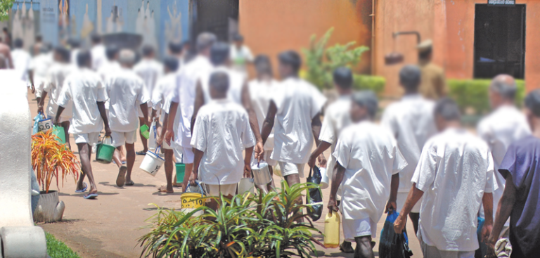 சிறைக் கைதிகள் SANITIZER பயன்படுத்த தடை