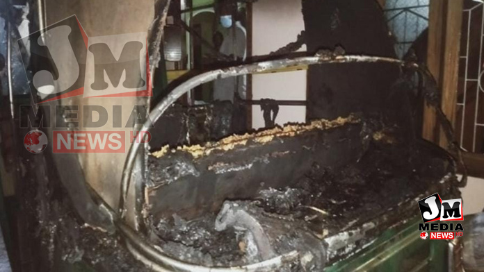 யாழ். நவாலியில் ஓட்டோ தீக்கிரை! – வன்முறைக் கும்பல் அட்டகாசம்…