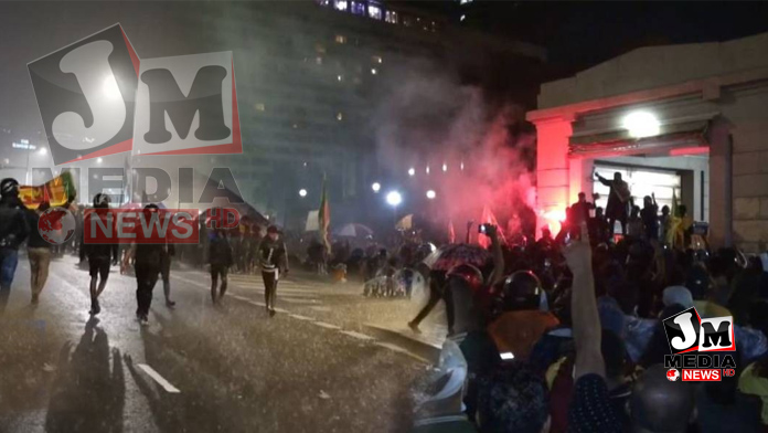 காலி முகத்திடல் மக்கள் போராட்டம் தொடர்கிறது.