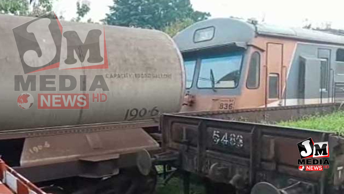 சாரதியின்றி பயணித்த புகையிரதம் மற்றுமொரு புகையிரதத்துடன் மோதி விபத்து