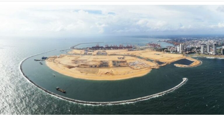 கொழும்பில் செயற்கை கடற்கரை திறக்கப்பட்டது