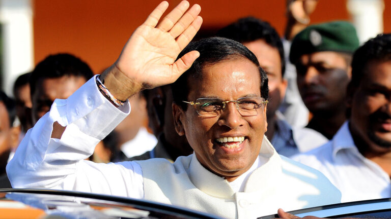 மைத்திரிபால சிறிசேன இழப்பீட்டை செலுத்தினார்