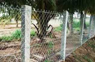 வீதியை வேலியிட்டு மூடிய அதிகாரிகள்