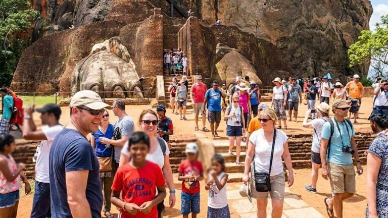 சுற்றுலாப் பயணிகளின் எண்ணிக்கை 4 இலட்சத்தைத் தாண்டியது